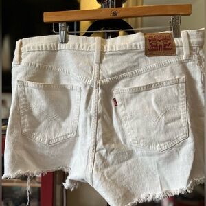 White 501 Levi shorts